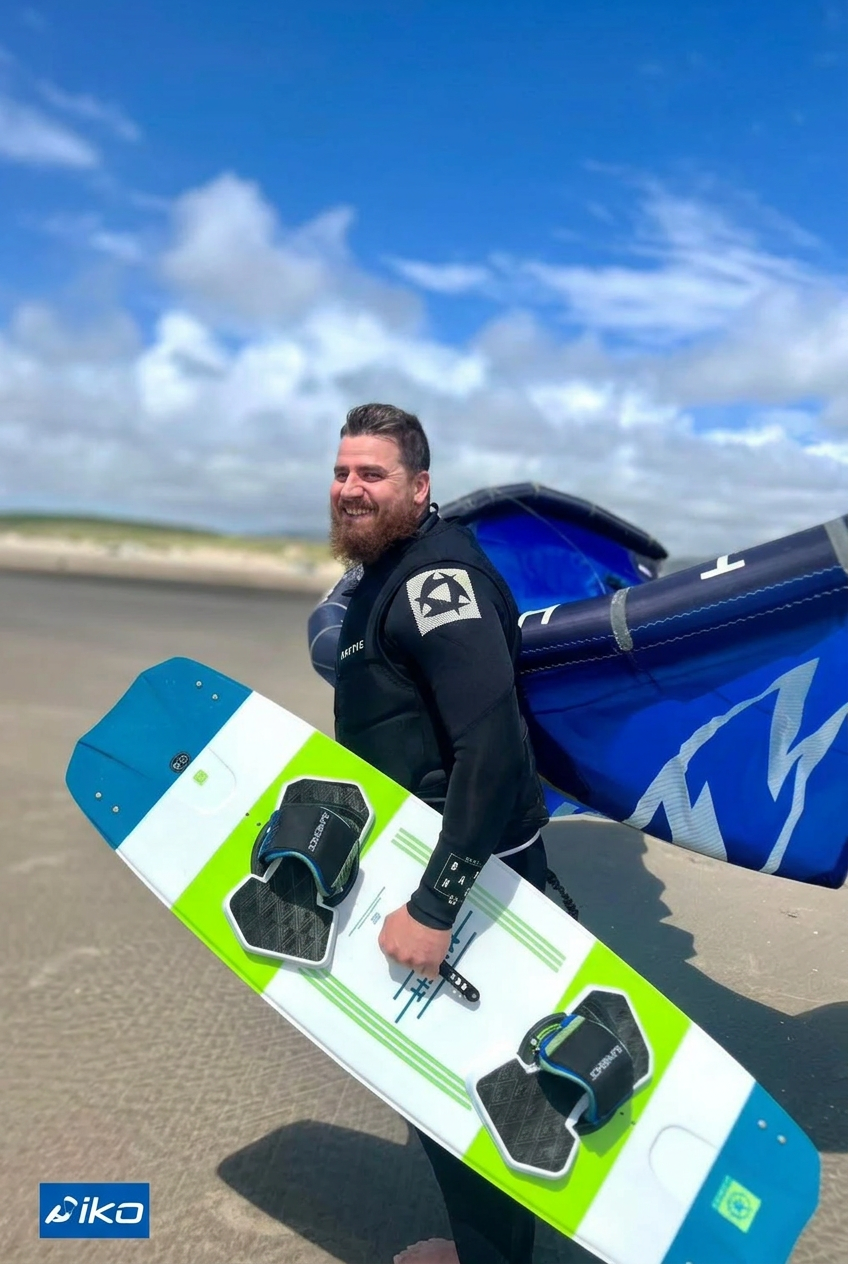 Beach photo with a much smaller IKO logo, keeping the bottom-left padding